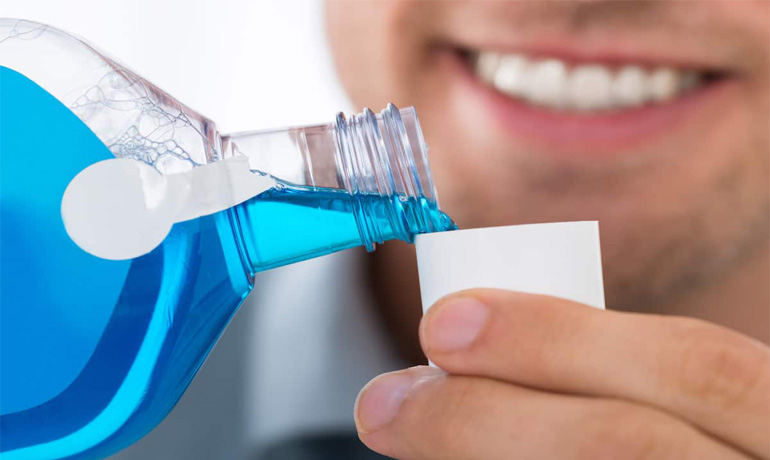 تاثیر استفاده و مصرف دهان شویه در سلامت دهان و دندان
